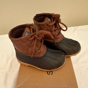 7M SPERRY DUCK BOOTS
